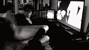 Хей, гледай как си пръскам задника дълбоко в тъмната нощ!