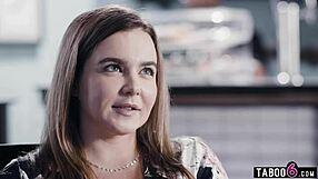 Tetas enormes milf criada Natasha Nice, maldición, ¡está limpiando más que la casa!