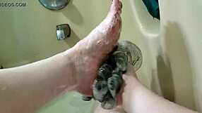 i wash my pretty feets