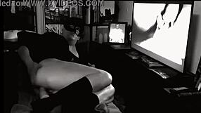 hey, watch me fist my ass deep in the dark night!