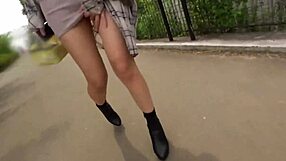 Thrilling car masturbation girl Runa-chan appears with tight waist and beautiful legs.