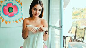 taquiner ma belle-sœur musulmane en cosplay sur webcam