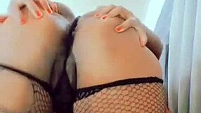 Toda Putinha Na Live-Streaming Mostrando O Bucetão Com Masturbação Lesbiana E Sexo Anal