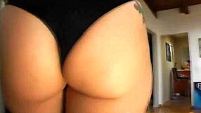 Outdoor Babe Shows Big Ass In Stockings