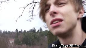 Пробовал ли ты уличный евро-трах без презерватива с горячим кончом?