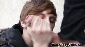 Пробовал ли ты уличный евро-трах без презерватива с горячим кончом?