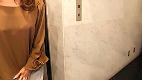 首次妻子Ichika Tokiwa回来参加热辣亚洲三人行，用玩具。她的可爱乳房和阴部闪耀。