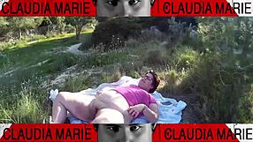 Nada me pone más cachondo que lamer coño curvy al aire libre en el campo