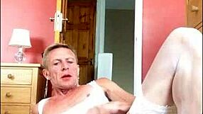 Whiteniteb Shemale In Stockings Shows Cock