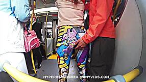 Leggingsli Sıcak Kıç Metroda Sikimi Ovuşturmama İzin Veriyor