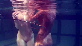 लेस्बियन इरिना बर्ना अन्ना फेहर पानी नीचे डीप डाइव एक्रोबेटिक्स