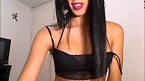 i'm a brunette shemale masturbatin on webcam