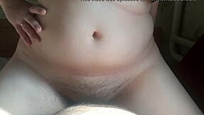 Zapłodniłem wielkocycką studentkę moim pierwszym creampie, patrz na brzuszek Milky Maris!