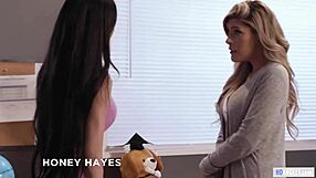 Mamă, profesoara mea și eu ne băgăm în acțiune sălbatică de pizdă lingere!