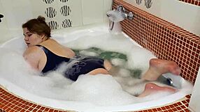 huge ass bbw cutie gets oiled and massaged