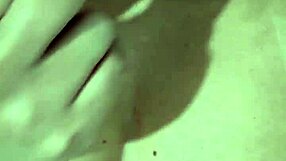 aventuras da nick gozando com celular na mão - fui na casa de um amigo e levei rola no cuzinho, cu piscando, punheta guiada, vem gozar