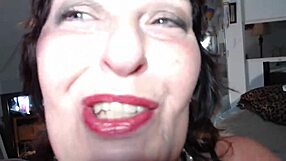 Riesin-Vore-Fantasie entfaltet sich, als ich über Nils aufrage, ihn aufhebe und ganz verschlinge