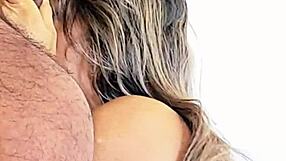 O macho colocou a loira casada para chupar muito e depois arrega�ou o seu cu com for�a