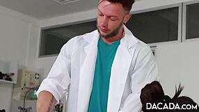 Dacada, doktor muayenehanesinde sertçe sikiliyor. Bu rutin muayene mi?