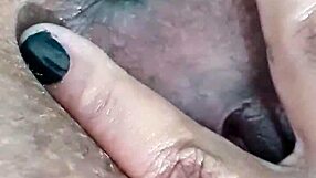 aventuras da nick gozando com celular na mão - fui na casa de um amigo e levei rola no cuzinho, cu piscando, punheta guiada, vem gozar