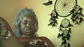 Nae masturbates her pussy in bed with close-ups