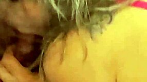 O macho colocou a loira casada para chupar muito e depois arrega�ou o seu cu com for�a