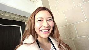 Novata no escritório mama pau do chefe, engole porra e leva creampie bareback