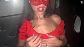 novinha transa e chupa na glory hole da casa de swing