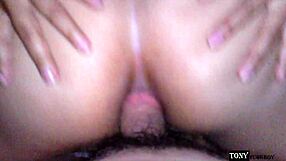 żona zaskakuje sąsiada walentynkowym prezentem ale mąż wraca niespodziewanie