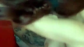 สาวผมแดงรับน้ำว่าวบนนมเล็กๆ 18+