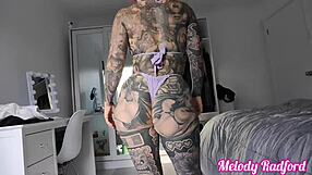 Melody Radford skúša priesvitné mikro bikini