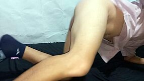 hombre follando a su colchon muy duro