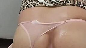 Gemendo na pica fudendo de quatro gay curte alargarco cuzinho