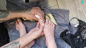 i can’t stop worshipping her sexy feet close up!