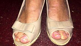 Transvestite shemale enjoyed feet and shoes