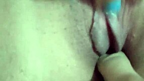 Quick solo dedada session with intense amateur masturbation