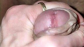 i gives my boyfriends a handjobs in the mornings to wakes him up