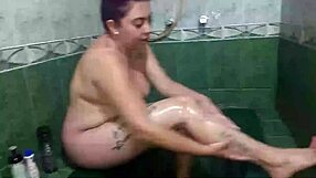 Chica paisa actriz porno depila su co�o para grabaci�n