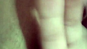 Quick solo dedada session with intense amateur masturbation