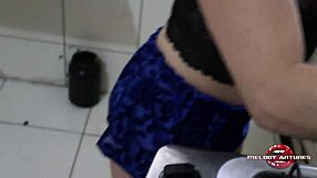 loira prepara brigadeiro gourmet e se lambuza toda ate gozar com consolo cheio de mel de buceta completo no xred