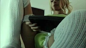 Teen shemale boldly crossdresses on cam