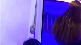 Mi vecina mexicana me deja preñarle el culo casero