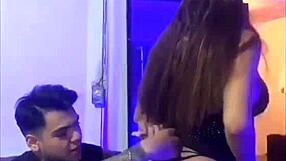 Mi vecina mexicana me deja preñarle el culo casero