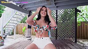 Cute babe flaunts big booty and bangs outdoors