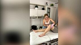 Sugarnadya skillfully depilates client's chic legs and beautiful feet