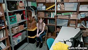 Chatte de nadya nabakova défoncée fort par officier LP au boulot