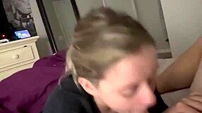 Short erotica: slutty girlfriend enjoying her job in satisfying the boyfriend