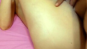 Chica Joven Folla Con Hombre Mayor Al Salir De Clase