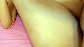 Chica Joven Folla Con Hombre Mayor Al Salir De Clase