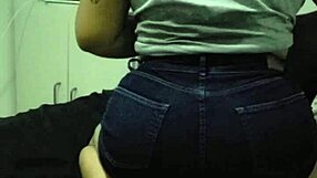 Novinha safada knows how to tease with her small tits